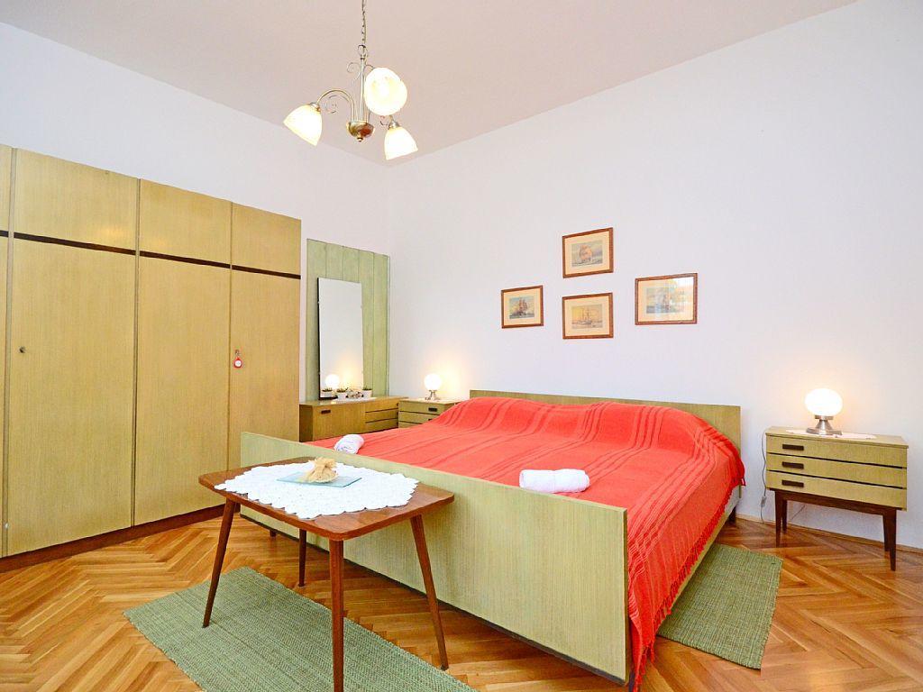 Adelmo 1189 Apartment *
